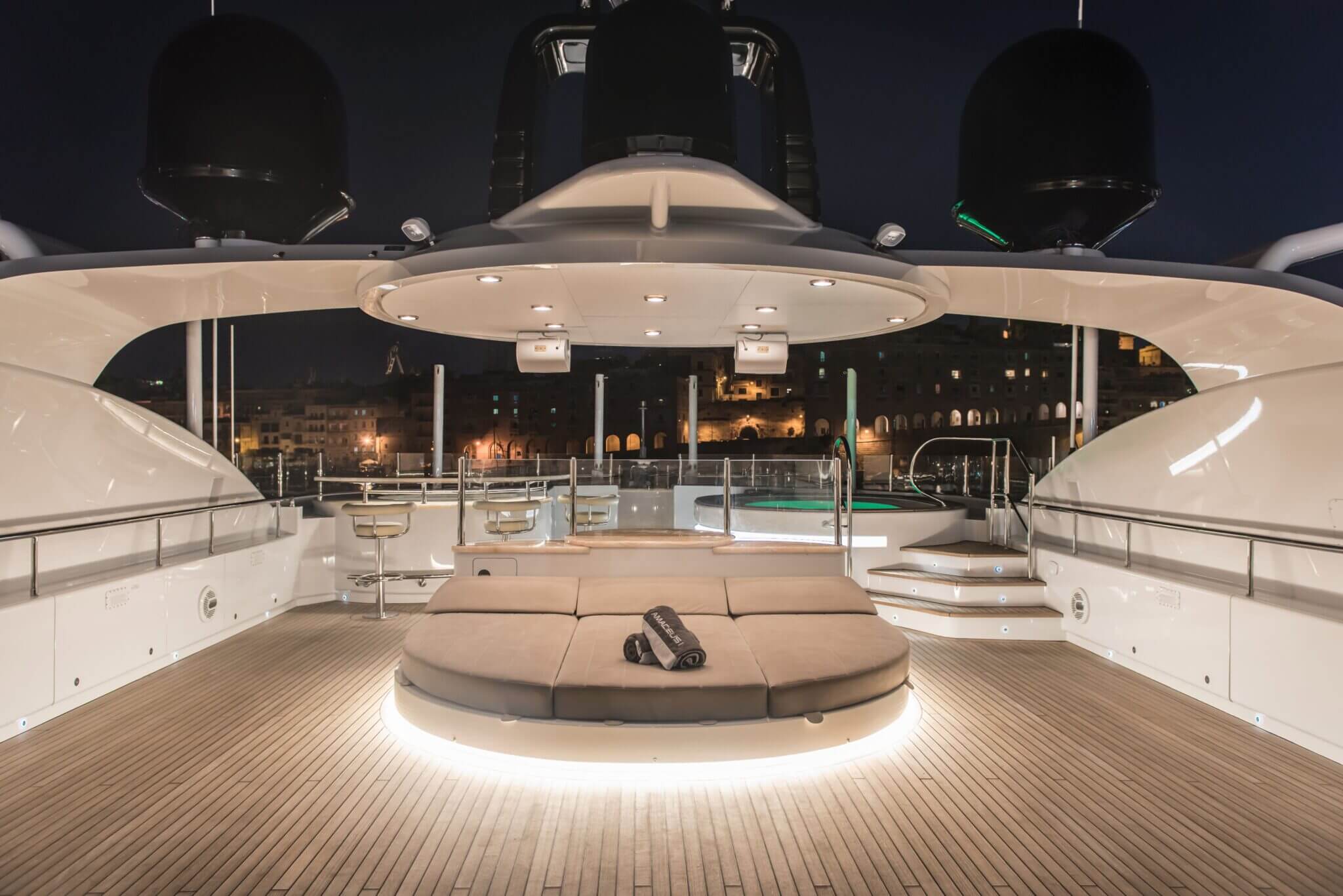 aqvaluxe yachts